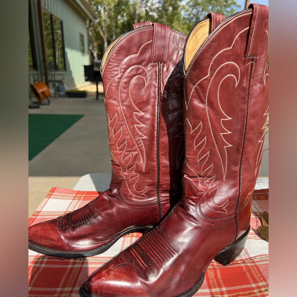 Men’s 9.5 Black Label Tony Lama cowboy boots. Ladies size 11.